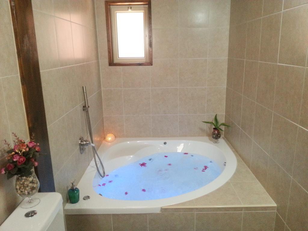 Vila Dead Sea Dawn Neot HaKikar Pokoj fotografie