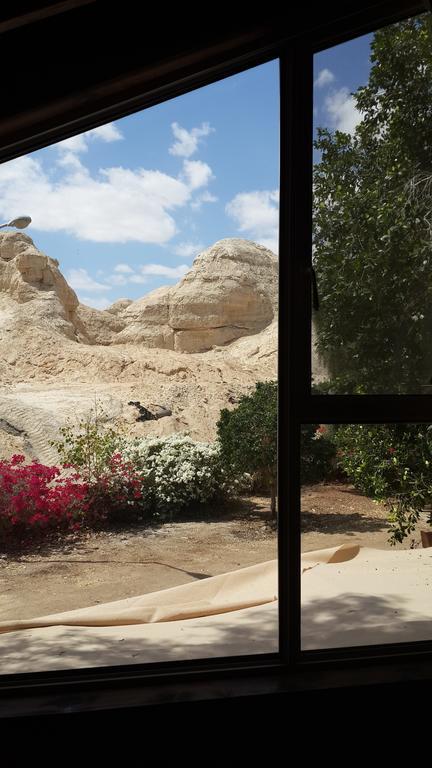 Vila Dead Sea Dawn Neot HaKikar Pokoj fotografie